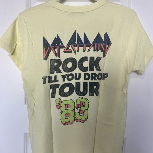 Daydreamer Def Leppard Graphic Tee - Picture 5 of 6